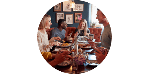 Wide_family_dinner_groups